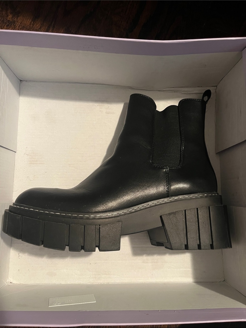 Madden Girl Black Chunky Lug Sole Chelsea Ankle Boots Faux Leather Womens Size 8